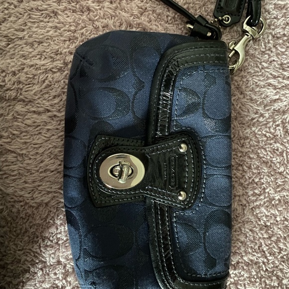 coach wristlet - Picture 2 of 5